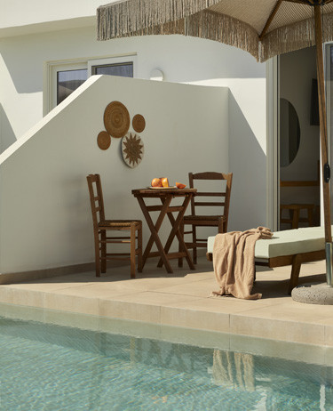SUPERIOR ROOM WITH SHARED POOL